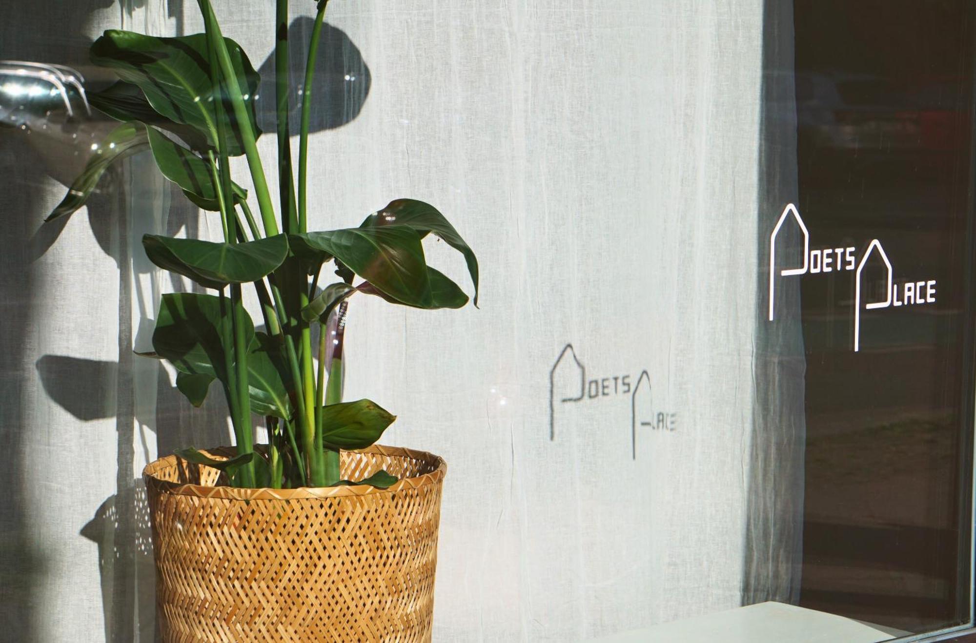 Poets Place Design In Kreuzberg Apartment *